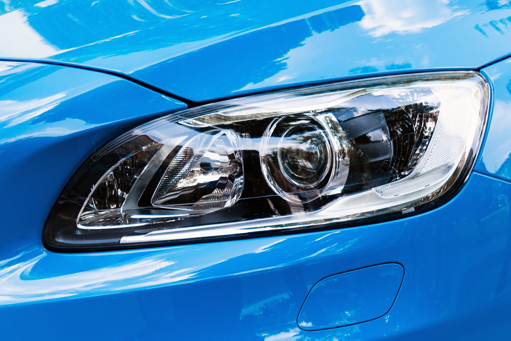 Rénovation optique Illkirch | Flash Brise en Alsace et alentours pour retrouver la clarté et la sécurité de vos optiques de voiture.